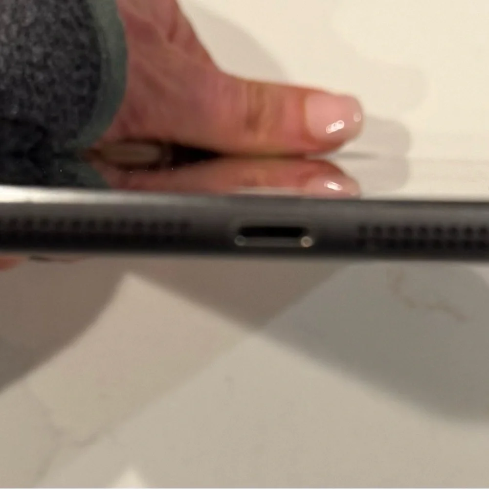 Apple iPad mini 16GB, Wi-Fi, 7.9” - Space Gray (MF432LL/A)